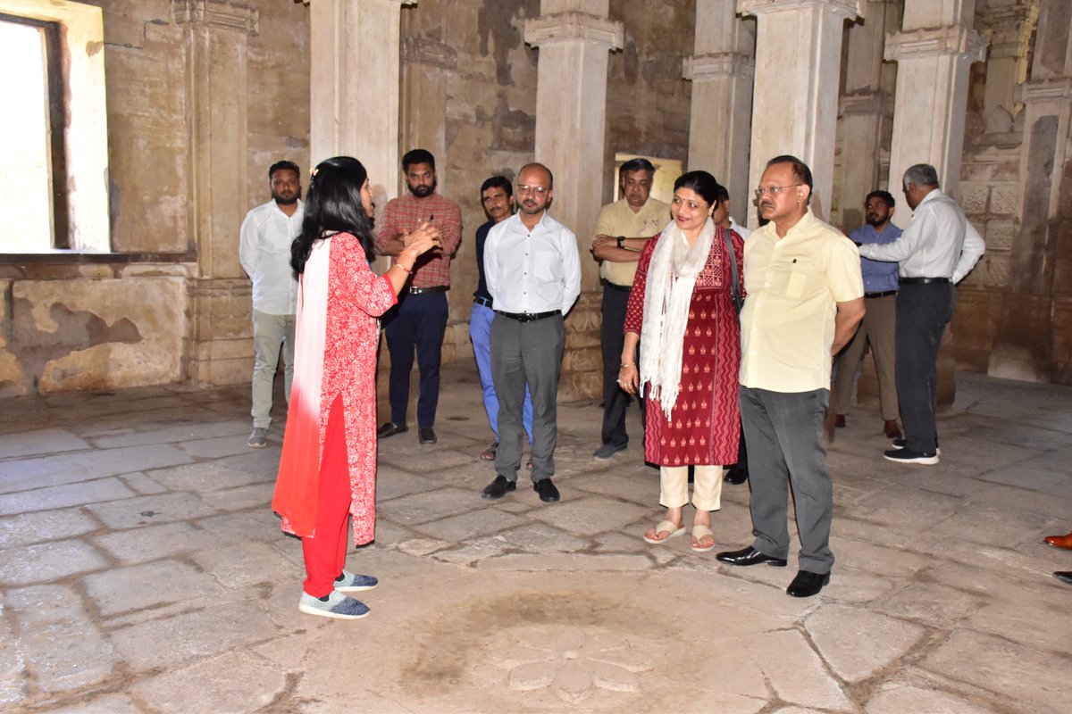 InfoGujarat's tweet image. પાવાગઢના વિકાસ સંદર્ભે મુખ્ય સચિવ શ્રી રાજકુમારની અધ્યક્ષતામાં હાલોલ સર્કિટ હાઉસ ખાતે બેઠક યોજાઈ; #પાવાગઢ તીર્થક્ષેત્રના વિકાસના ફેઝ-૩ અને ફેઝ-૪ના કુલ મળીને ₹183.35 કરોડના ખર્ચે નવીનીકરણના કામો કરાશે..

#Pavagadh #Gujarat