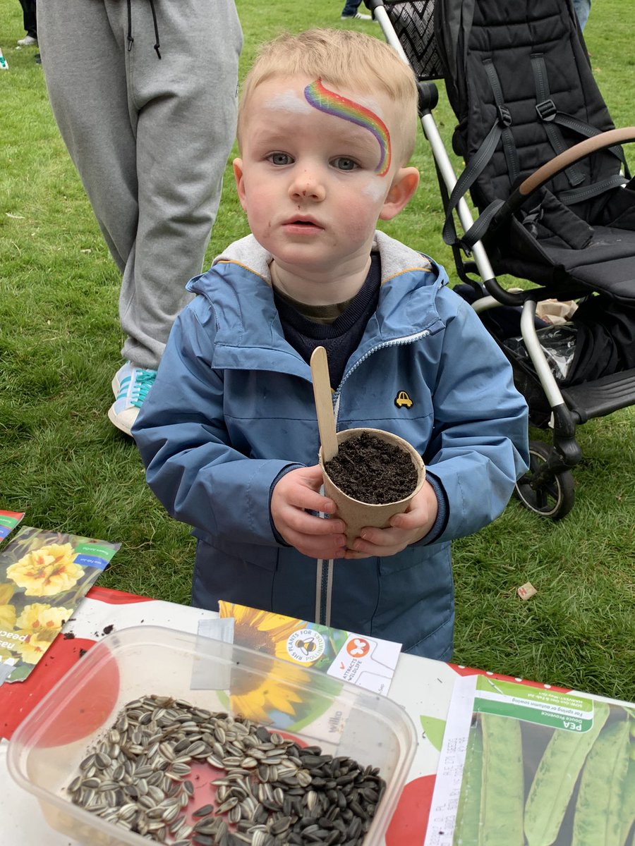 OperationFarm's tweet image. With aching backs &amp;amp; knees we bid a farewell to this year’s Stamford Park Spring Family Fun Day. The weather was very kind to us and as always thousands turned up. Cracking event. With special thanks to our volunteers Raff, Barbara &amp;amp; Claire. Much appreciated 🌱
Until next year !