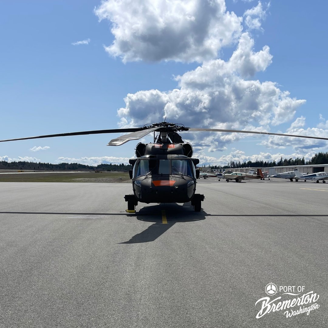 portofbremerton's tweet photo. We had a special visit at Bremerton National Airport! You already know that when a Blackhawk full of Army personnel lands, pictures are required. ๐
Even more special, they specifically came to try the new restaurant here, Amelia's Hangar! ๐บ๐ธ
#portofbremerton #kpwt #pwt https://t.co/TbfO9hQqvO