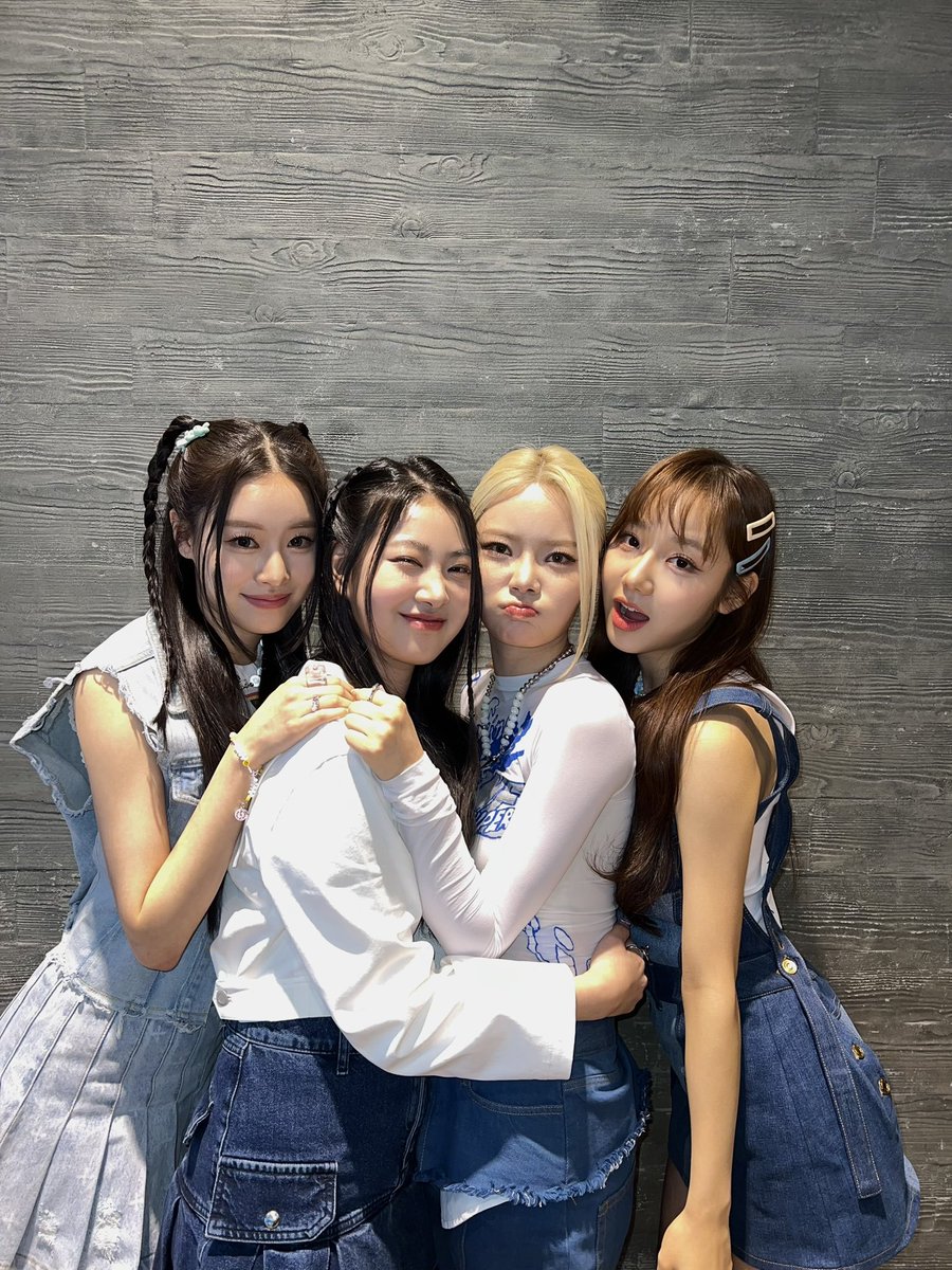 bloom12official's tweet photo. We are so grateful for our 1st Win on a music show! Thank you so much! I hope we can make many more good memories as this one! I love you 💓💓💓

#HANBYEOL #한별 #NICOLE #니콜 #MEI #메이 #HYEJIN #혜진
#BLOOM #블룸 https://t.co/p3pJo8xETK