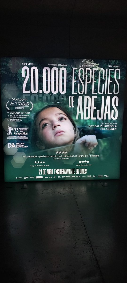 PeacePiscis's tweet photo. He ido a la sesión matinal de hoy de #20000EspeciesDeAbejas en el @GolemBilbao . 
Me ha encantado, gran película de #EstibalizUrresola y el elenco están enormes: #SofiaOtero @patricialopez_a #ItziarLazkano #MartxeloRubio #AneGabarain #SaraCózar etc…. 🙌🏽🙌🏽👏🏽👏🏽🎬 #cine #cultura https://t.co/ksUQdhy4cp