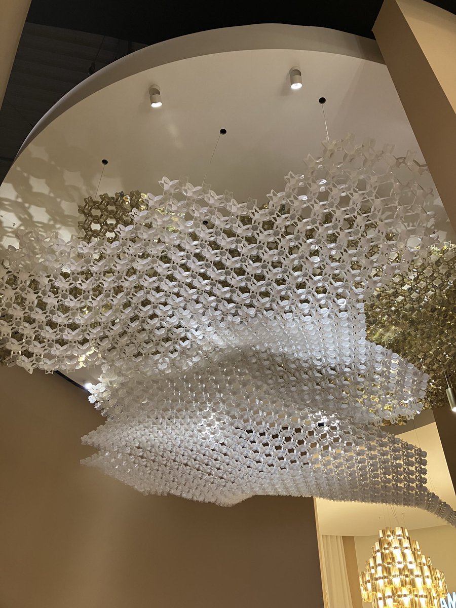 iosonoMG's tweet photo. Entrare in una favola. Il potere della #creatività di #Slamp. Una delle cose che mi è piaciuta del #SalonedelMobile2023. La parte arredo, un nefasto #tripudio di #velluto e #oro anni settanta. Stile casa di #escort o #boudoir. No grazie! https://t.co/vJpdMzvNvA