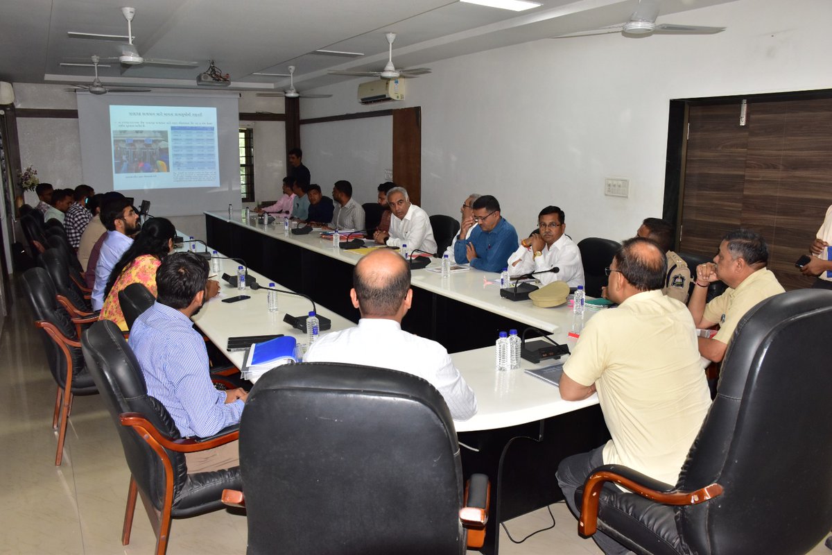 InfoGujarat's tweet image. પાવાગઢના વિકાસ સંદર્ભે મુખ્ય સચિવ શ્રી રાજકુમારની અધ્યક્ષતામાં હાલોલ સર્કિટ હાઉસ ખાતે બેઠક યોજાઈ; #પાવાગઢ તીર્થક્ષેત્રના વિકાસના ફેઝ-૩ અને ફેઝ-૪ના કુલ મળીને ₹183.35 કરોડના ખર્ચે નવીનીકરણના કામો કરાશે..

#Pavagadh #Gujarat