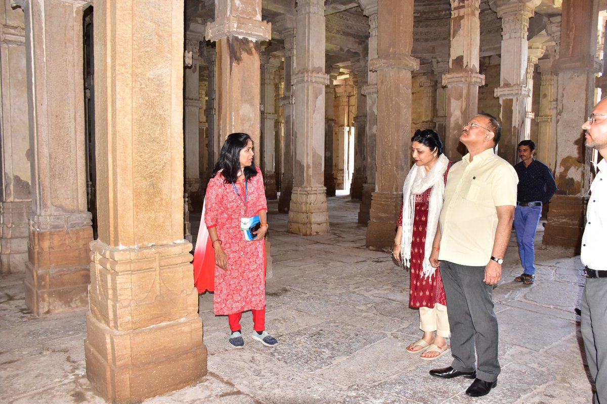 InfoGujarat's tweet image. પાવાગઢના વિકાસ સંદર્ભે મુખ્ય સચિવ શ્રી રાજકુમારની અધ્યક્ષતામાં હાલોલ સર્કિટ હાઉસ ખાતે બેઠક યોજાઈ; #પાવાગઢ તીર્થક્ષેત્રના વિકાસના ફેઝ-૩ અને ફેઝ-૪ના કુલ મળીને ₹183.35 કરોડના ખર્ચે નવીનીકરણના કામો કરાશે..

#Pavagadh #Gujarat