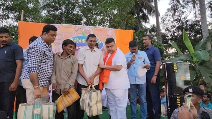 On ocassion of #AkshyaTritiya, LoP #SuvenduAdhikari distributed some gifts to his Constituency residents.
