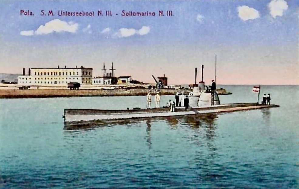 be_polite_ss's tweet photo. #Pola #Pula #Pulj around 1915.
If you see carefully you will see Austrian flag on a submarine. Most of the sailors were Croatians from Dalmatia.
We always make a jokes on our account... so last photo is rest of the submarine today. 🤣🤣🤣
Source : Klaus Riboni https://t.co/hPorafHkQf