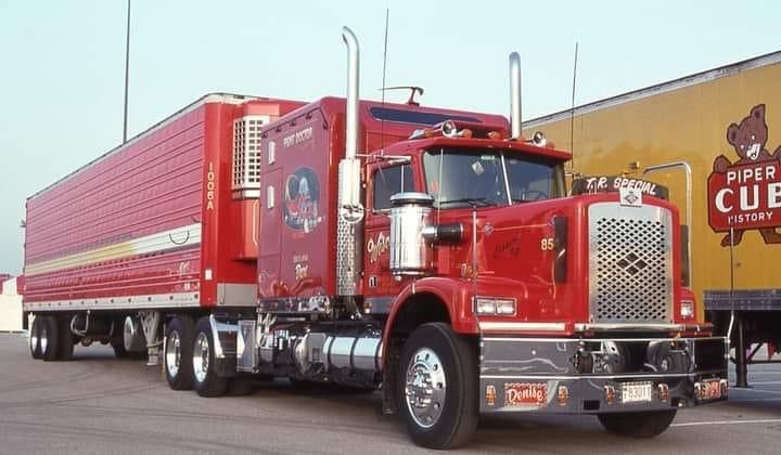 DirtyOlTrucker's tweet photo. Before it became the Red Giant…
#thedirtyoldtrucker #oldschooltruckers #oldschooltrucking #theredgiant #worldslongesttruck #Diamond #Reo #diamondreo #diamondreotrucks https://t.co/IFru8ikjf1