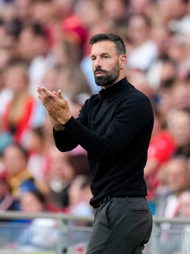 reza_athar's tweet photo. Ruud haters riepen na Feyenoord; "geluk!"
Ruud haters riepen na Arsenal; "toevalligheid der dingen!"
Ruud haters riepen na Ajax uit; "Schreuder's schuld!"
Benieuwd waar ze nu mee aankomen.

Our legend, our manager

#INRUUDWETRUST
#psvaja https://t.co/q9RW988w6O