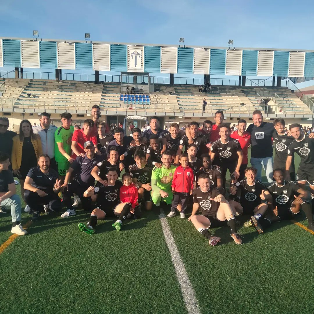 cdtorrijos_ofcl's tweet photo. Final....empate en el marcador y resaltar que Berlana @juanolas13 se ha parado un penalti que supondría el 1-0.
.
.
.
 #lailusionquenosune #vamostorrijos🔴⚪🔴 #CDMultimarcasTorrijos https://t.co/0JxoneJK5v