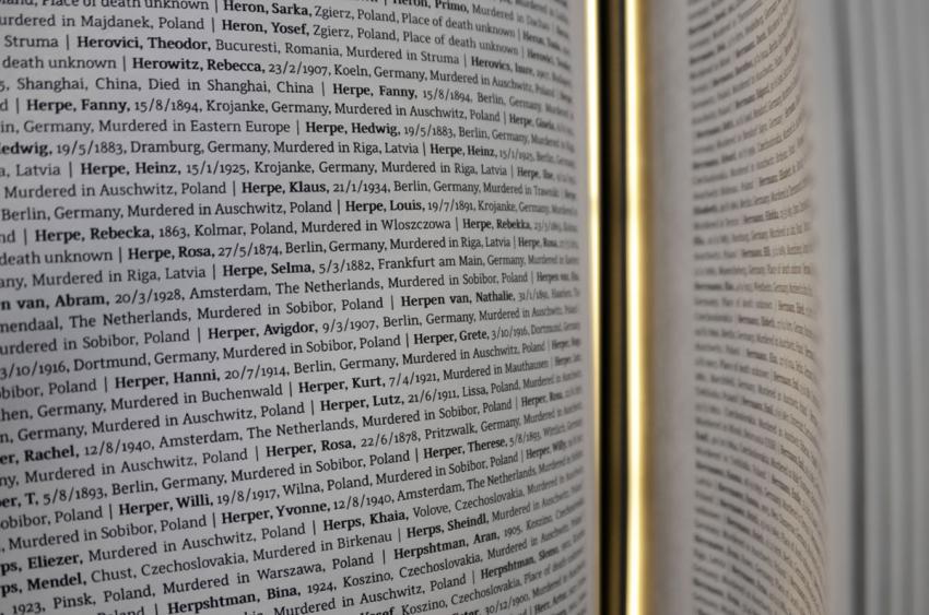 yadvashem's tweet photo. #WorldBookDay
Every Holocaust Victim has a Name
Discover featured stories of Holocaust victims documented in the #BookOfNames in this new #OnlineExhibition
>> https://t.co/Js0q9tXwGX https://t.co/1wdl8KCoQL