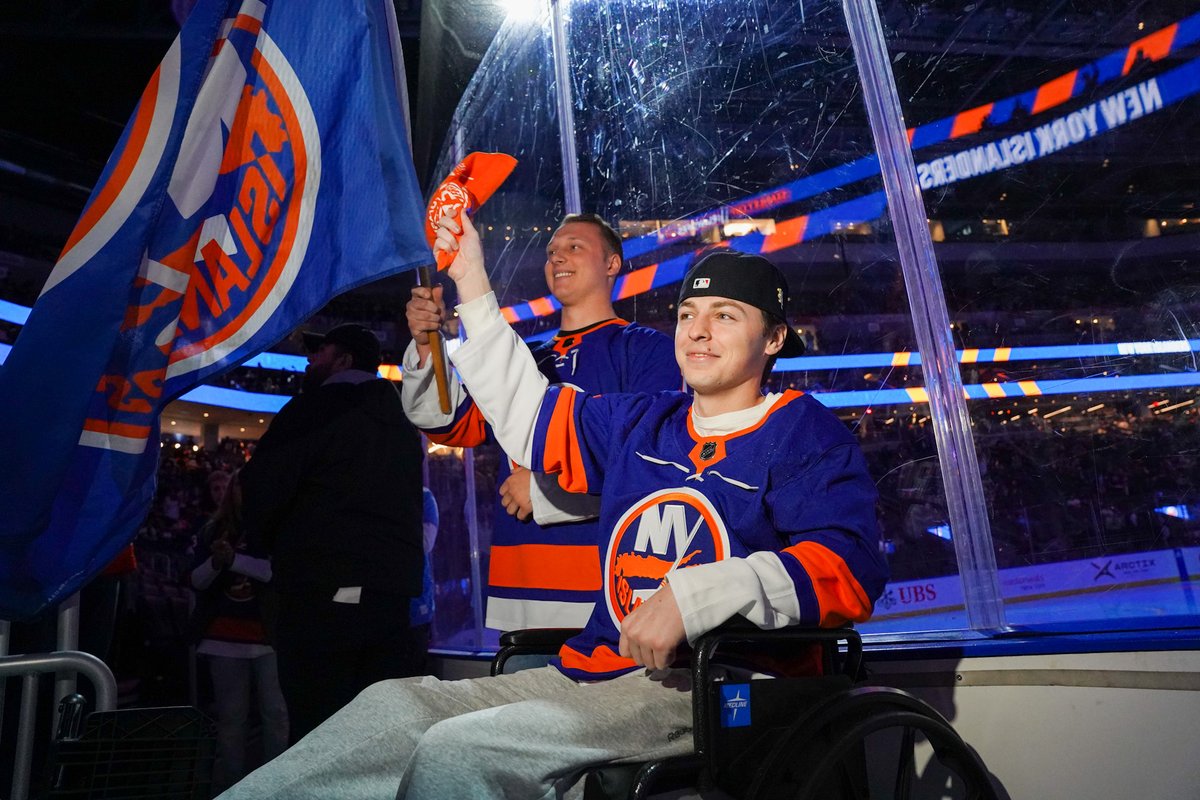 NYIslanders's tweet photo. Our honorary Flag Captains tonight are Brett Boller and Anthony Rock of the @NYPD 103rd Precinct.

Earlier this month, Broller was shot in the line of duty. Rock performed life-saving aid before driving Broller to Jamaica Hospital where he underwent multiple surgeries. https://t.co/AQhQDbK7Rx
