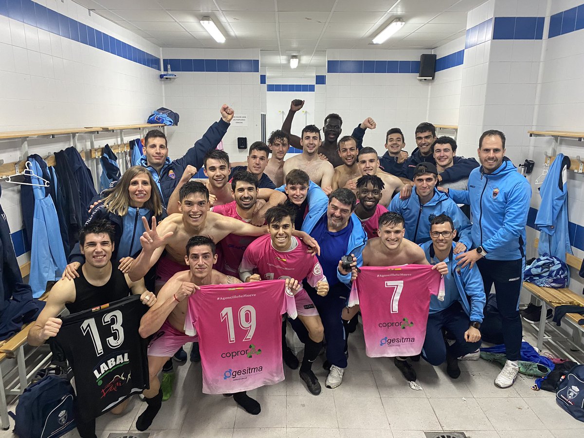 moises_rv's tweet photo. Pase lo que pase orgulloso de este equipo y de la pedazo temporada que hemos hecho!!! +3🖤💙 https://t.co/S4J8joveHT
