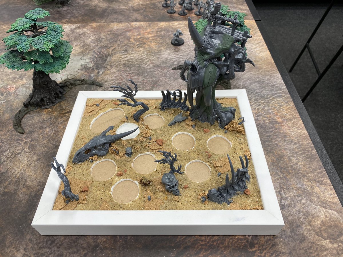 garside_matt's tweet photo. A last minute Warcry display board for WarhammerFest, I really do enjoy creating these little frames, quite a tight deadline for painting though. #WarhammerCommunity #WarhammerFest #warcry #ghur #heartofghur #realmofbeasts #orruks https://t.co/RJgbUYKii0