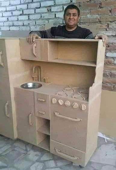 rogeliomtz75's tweet photo. Amor de padre.
Su pequeña quería una cocina para jugar pero le costaba demasiado. Terminó de hacer esta cocina infantil, acepta críticas, no tiene muchas herramientas, se llevó una semana en terminarla. https://t.co/BLqOEqMLus