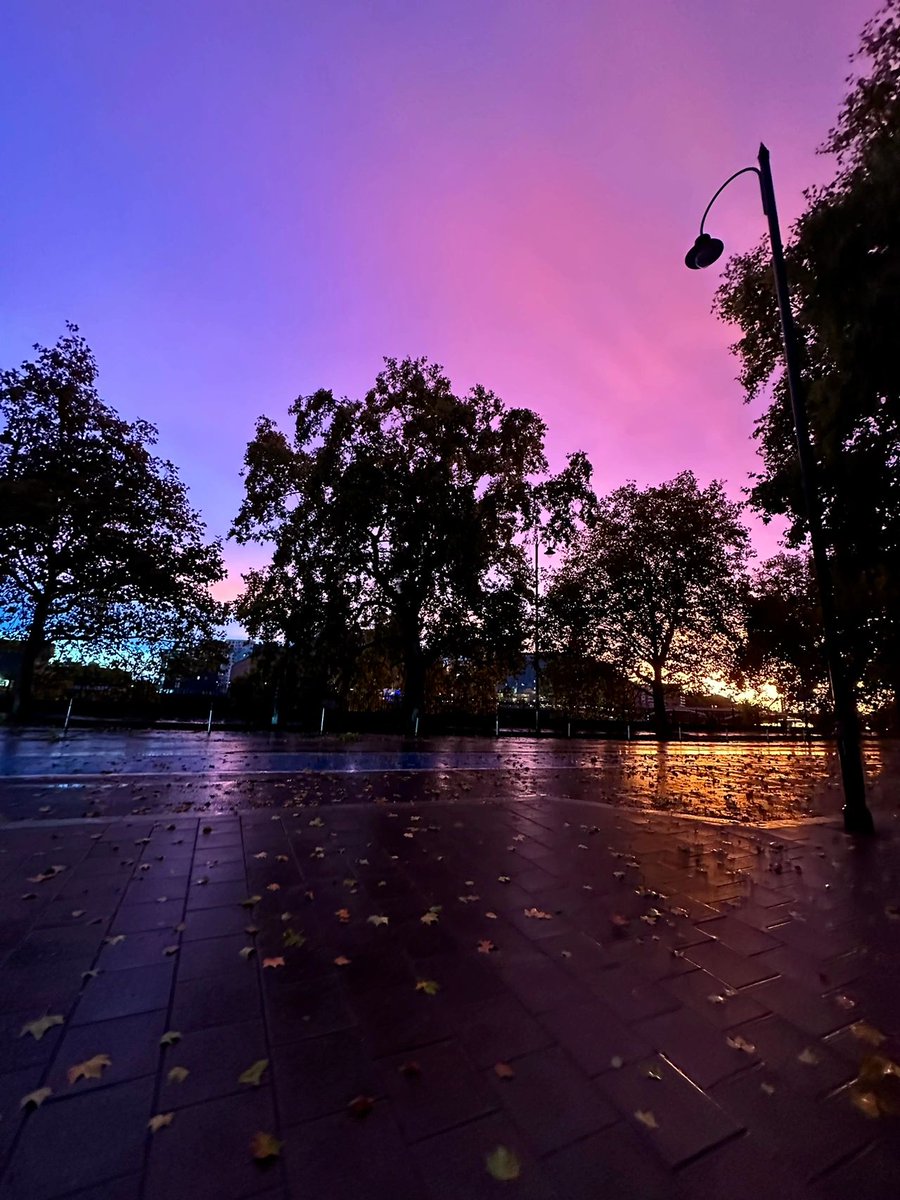 MahuguCyrus's tweet photo. The sunset after the rain is picturesque🌧️ https://t.co/ecZqa3zHOu