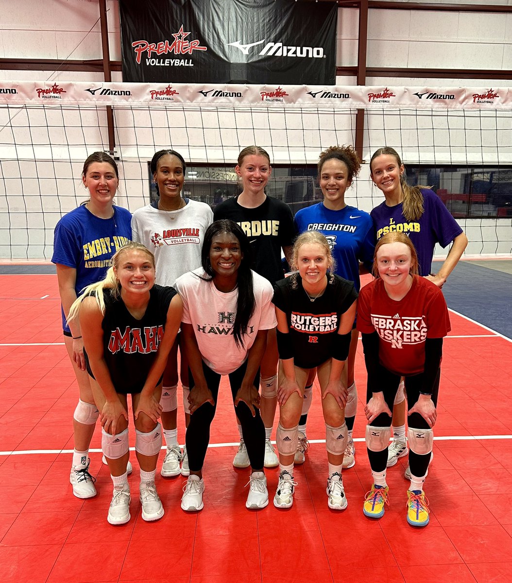 Premier_18Gold's tweet image. Last week of practices coming up for 18 Gold and ALL IN as we head to Nationals in Ohio!! ⭐️❤️🏆

 #SeniorSunday | #goPremierVB