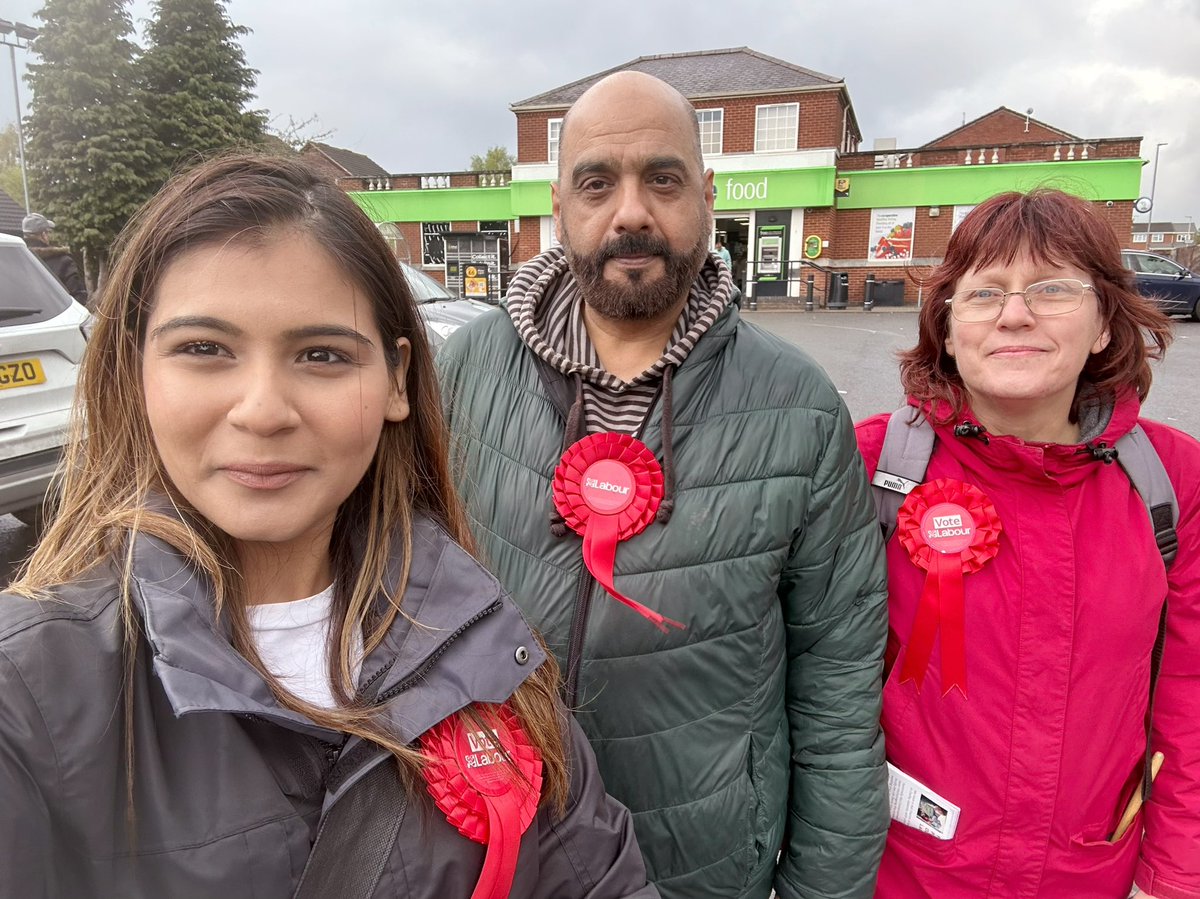 Positive weekend spreading Labour’s message ahead of the local elections! First in Barwell for <a href="/rwparkinson/">Robert Parkinson</a> and then to my home ward Oadby Uplands for myself &amp; Justine Mercer!  🌹❤️ <a href="/cllr_malik/">Cllr Mustafa Malik</a> @SamHarriss00 <a href="/frasermcguire_/">Fraser McGuire</a> <a href="/jmercerlabour/">Justine Mercer Labour</a> @Joel_Bryan1999 <a href="/robertmartin1a/">Robert Martin</a>