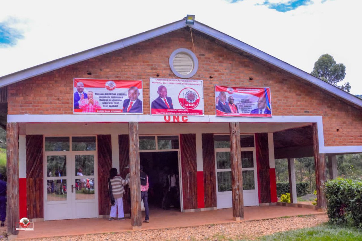 BasimanaMadieng's tweet photo. Le Siège de l'UNC #LUHWINDJA au Sud-Kivu👇🏽
@BillyKambale1 @MichelMoto1 @Bibishe6 https://t.co/mgG6HIZkMa
