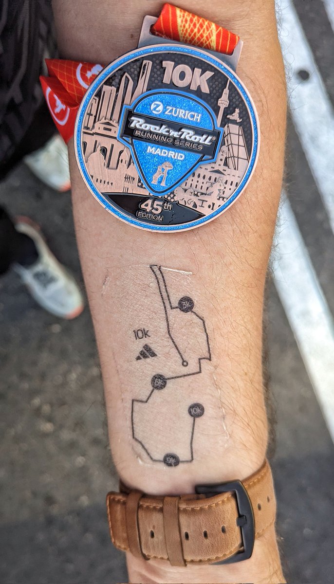 Acabada hoy la 10k cerca de la hora en el <a href="/RNRmadmaraton/">Zurich RNR Running Series Madrid</a>, objetivo conseguido gracias al reto #samsungGo  y <a href="/AD_MAPOMA/">MAPOMA</a> con más de dos kilos de titanio en mi contra.