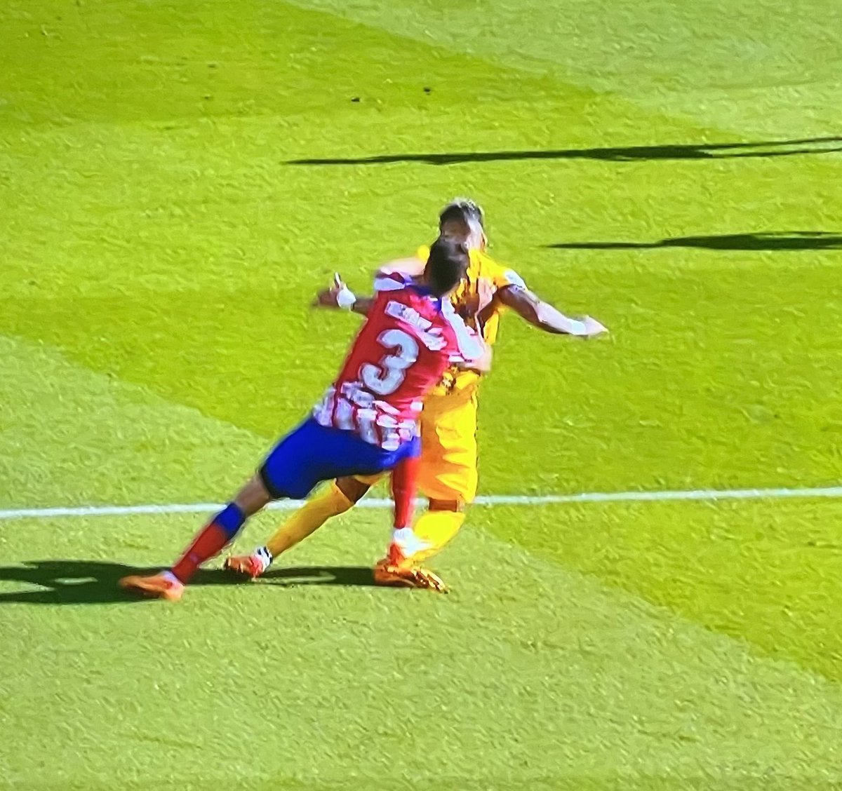josechalergimen's tweet photo. @Alvaro_Glez_AS Con 0 a 1 dos rojas perdonadas #barsaatleti pero si tu te sientes mejor así adelante https://t.co/YoXTmi3LU1