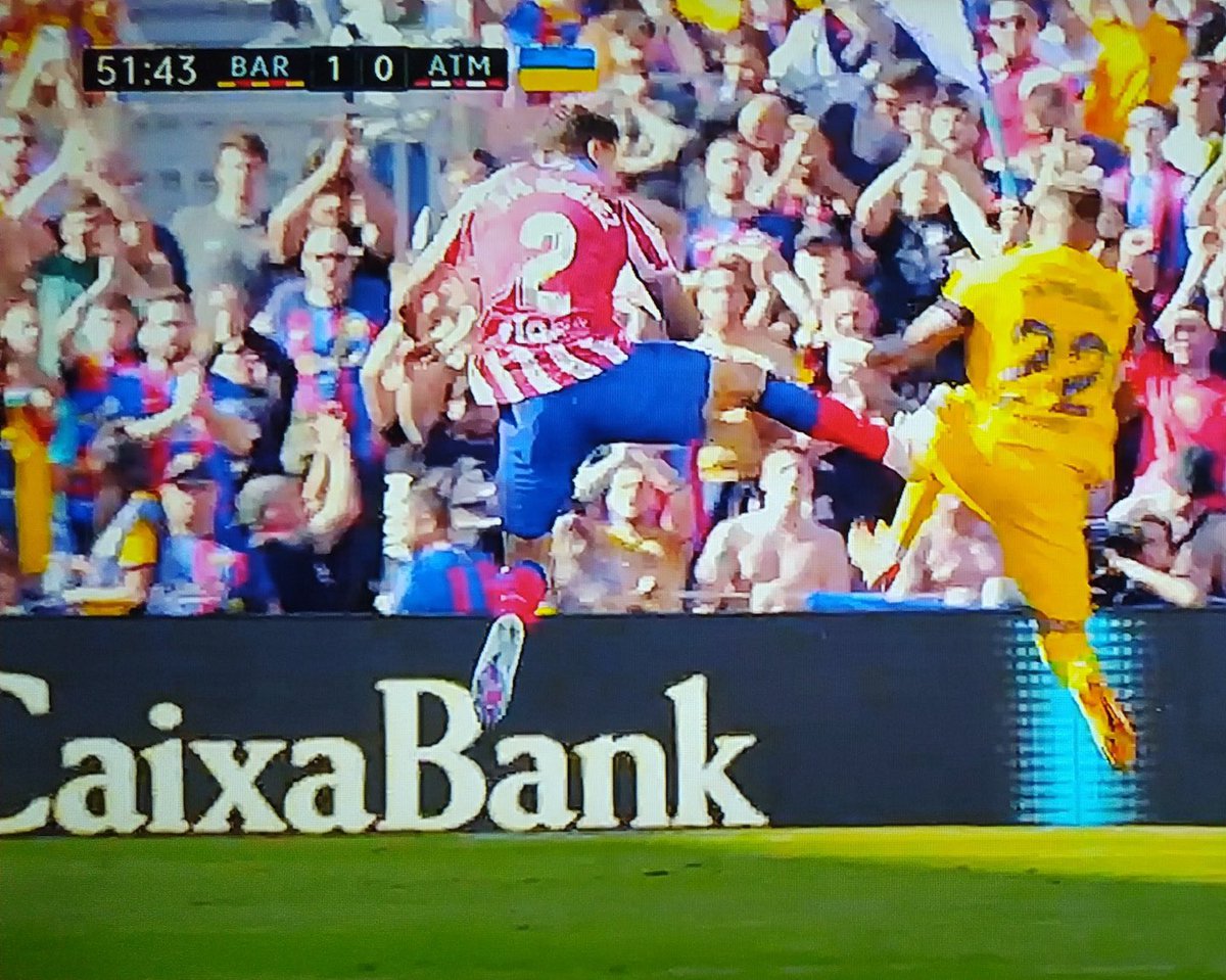 josechalergimen's tweet photo. @Alvaro_Glez_AS Con 0 a 1 dos rojas perdonadas #barsaatleti pero si tu te sientes mejor así adelante https://t.co/YoXTmi3LU1