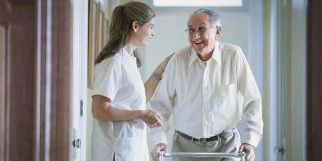 25 Bin Atama Sözü Alan Sosyal Hizmet Uzmanlığı Bölümü Mezunlarından Basın Açıklaması:

"Sosyal Hizmet Uzmanları(Sosyal Çalışmacı) olarak unvan değişikliği adı altında açılan kadrolar sorunu ile karşılaşıyoruz. Bu kadrolar ile meslek dışı branşlar sosyal hizmet adı altında