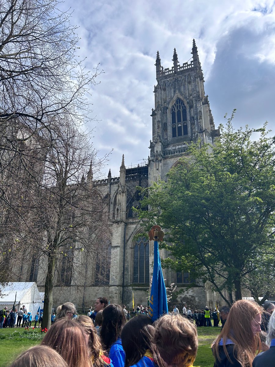 Laura Cates tweet media