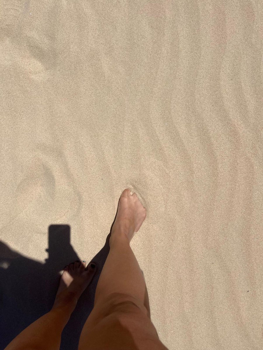 feetchick01 tweet picture