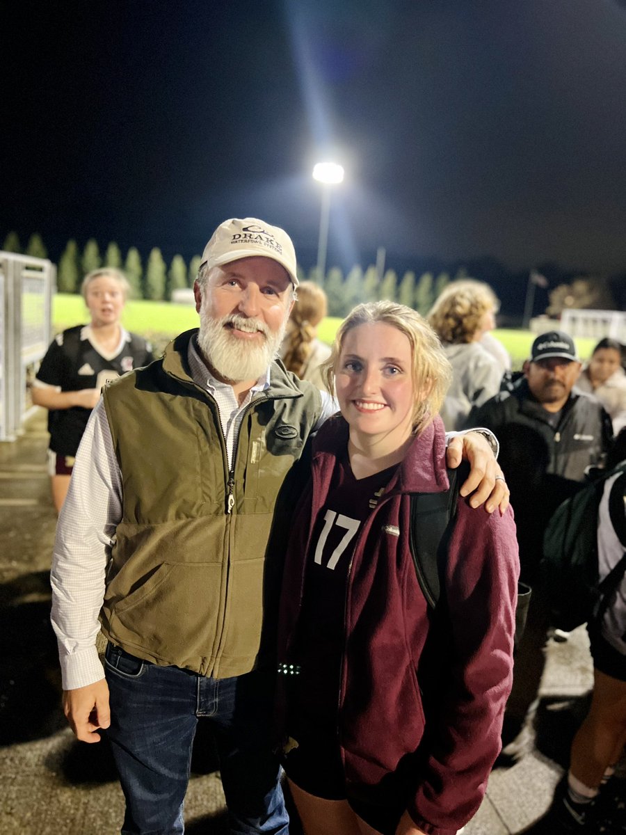 StephenCox_SC's tweet photo. Thank you for the prayers for my daughter, Peyton. 

She is still experiencing symptoms from the head injury Friday night.

Nausea, Occasional vomiting, headaches and some chest tightness. 

I would ask for continued prayers from my Twitter friends on our behalf. 

I sure love her.