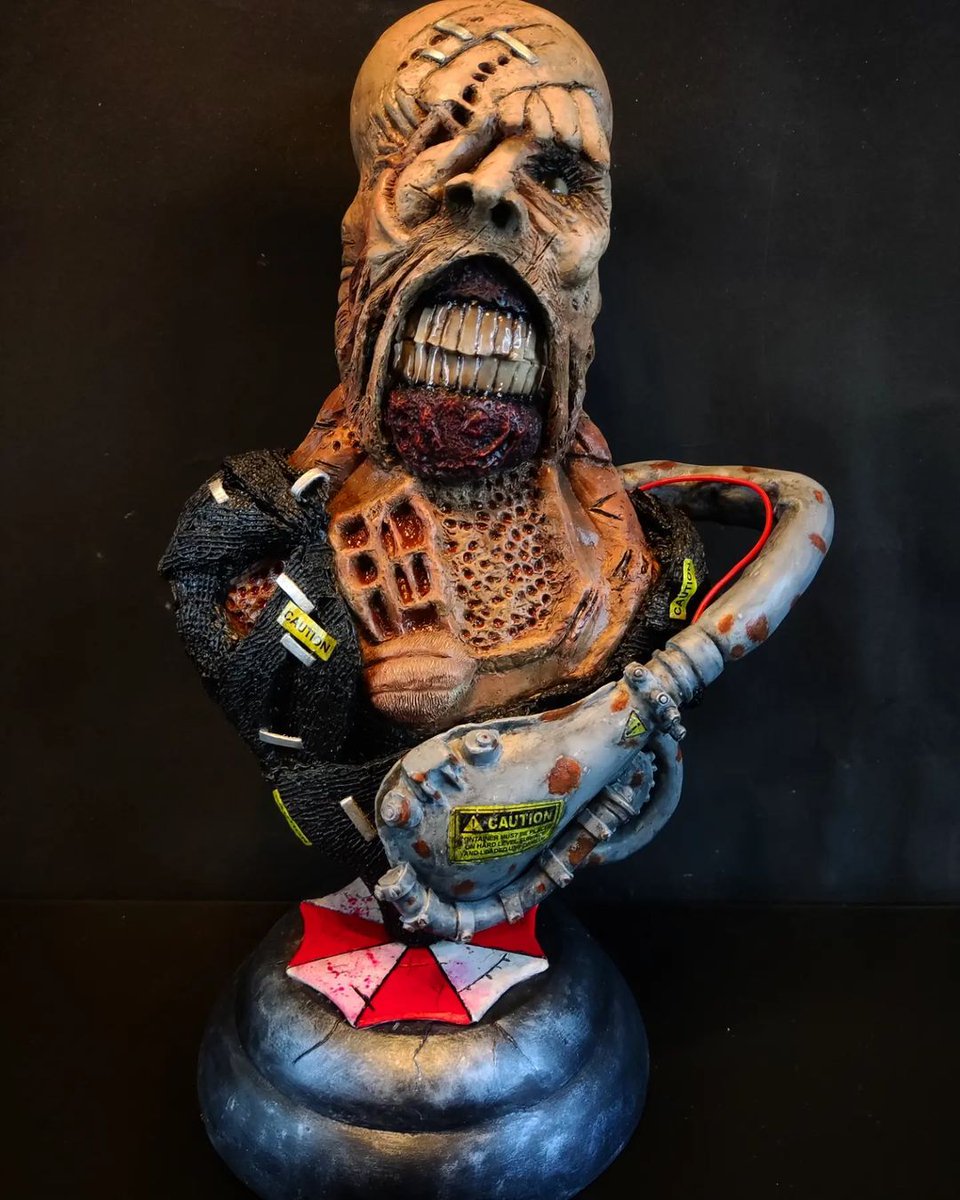 3DPlasticFant's tweet photo. Umbrella logo as Nemesis Bust Base Upgrade - Made with Mynt 3D Pen (RP500) using PLA filament material and painted with acrylics.

#3dpen #3dpenart #3dprint #3dprinting #ResidentEvil3remake #ResidentEvil https://t.co/iAhBAe7ueG