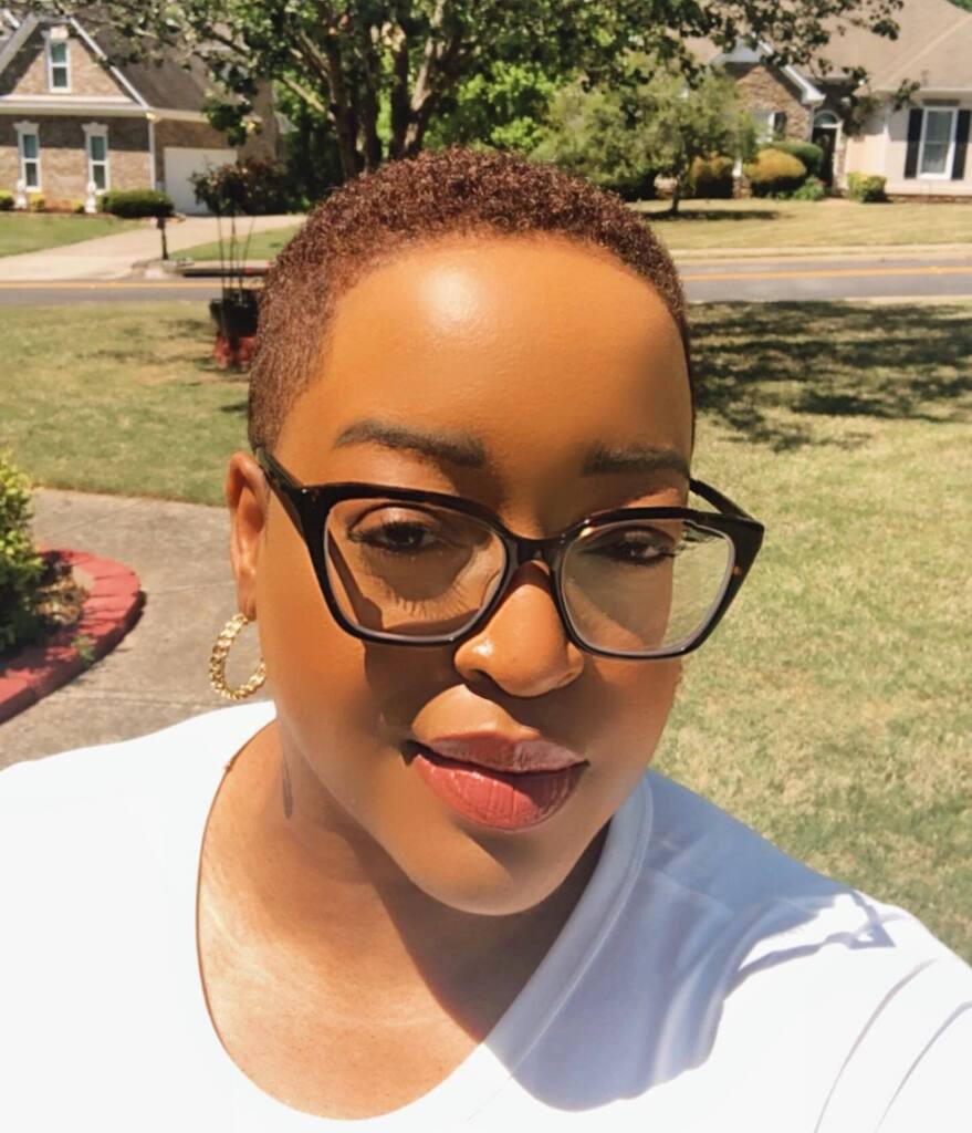 “A woman that dyes her hair is about to…” Oh, wait… That’s “cuts”… 🤔 Did that already. 🤨 LOL