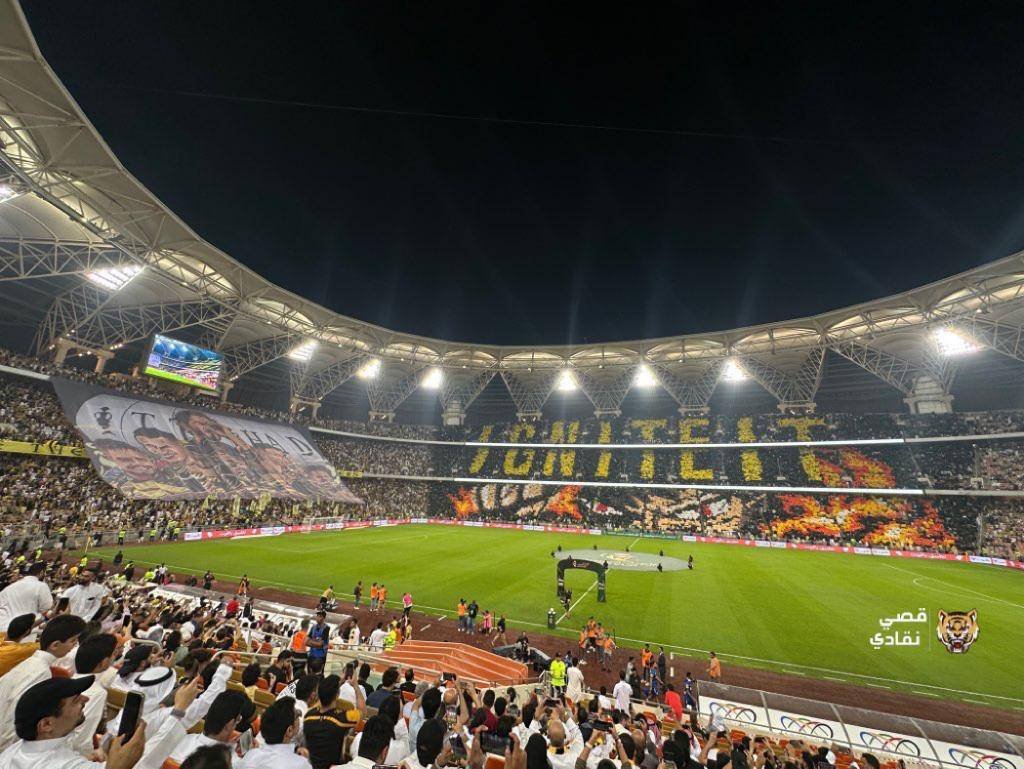 0nePieceNews_'s tweet photo. Tifo spécial One Piece du club de foot "Al Ittihad" ! #ONEPIECE https://t.co/epquyooXos