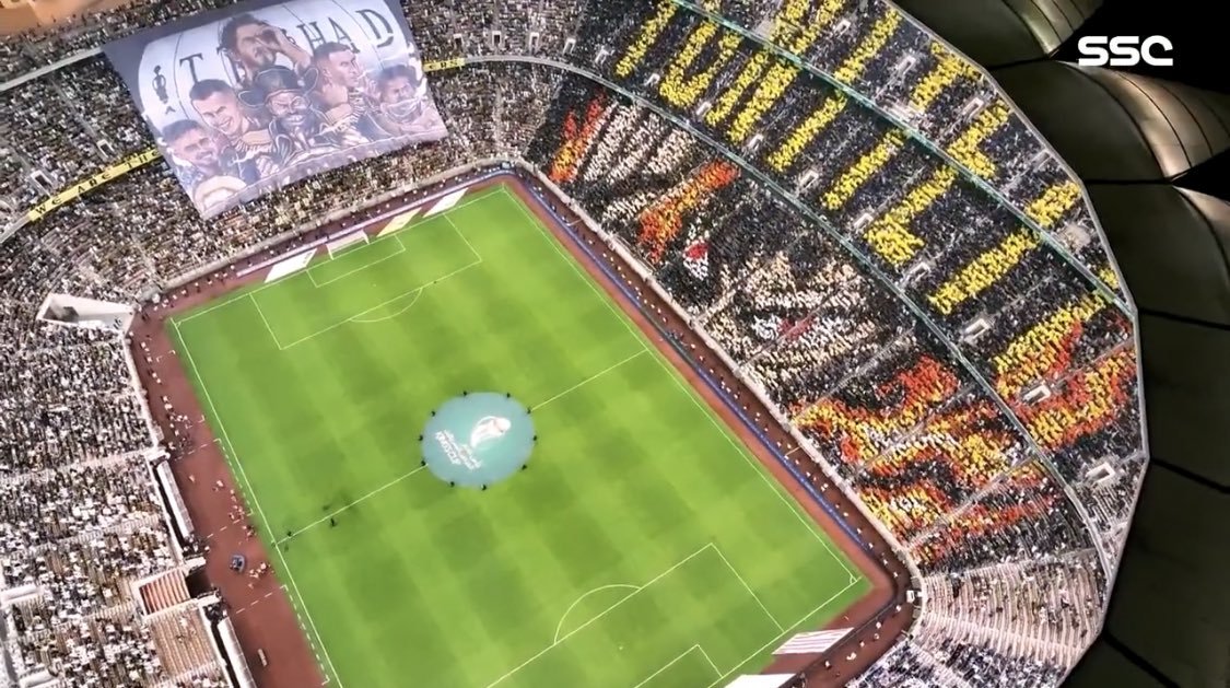 0nePieceNews_'s tweet photo. Tifo spécial One Piece du club de foot "Al Ittihad" ! #ONEPIECE https://t.co/epquyooXos