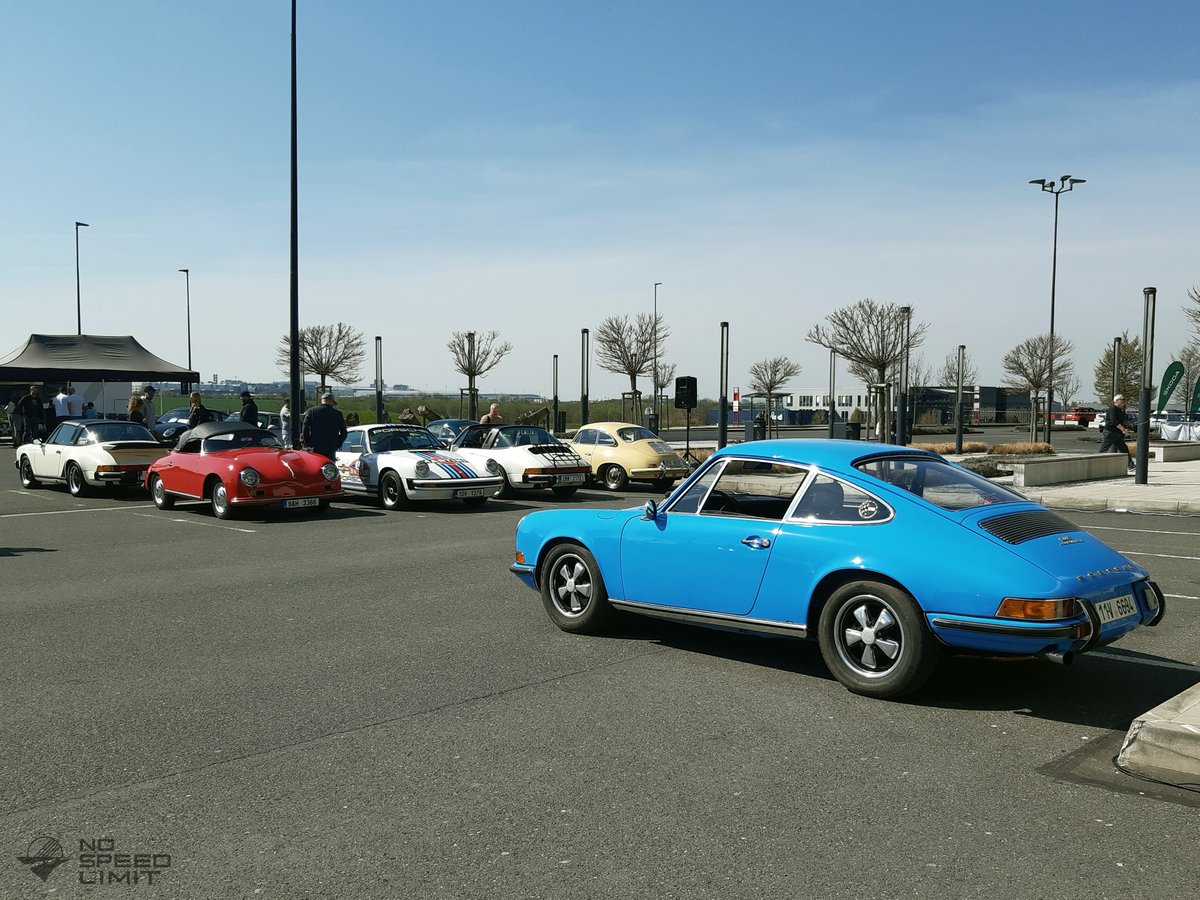 NoSpeedLimit_it's tweet photo. #porsche911T #porsche91122T #porsche911Tsportomatic #sportomatic #longhoodporsche #aircooledporsche911 #fuchswheels #boxerengine #flatsix #rearengine #thereisnosubstitute #the70s #blueporsche911 #porsche911 https://t.co/sEZ0gka2QM