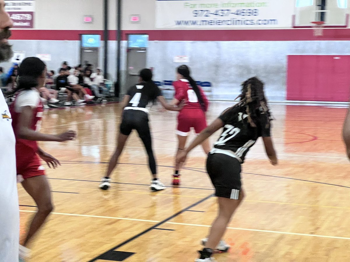 HoopsDawson's tweet photo. Great weekend at the #HeartofTexas basketball tournament!  Got to see some of my Eagles play and some others had a great 💪🏾 showing as well!  Keep working 🦅 all over! #HardWorkDontStop https://t.co/nqbbborsVN