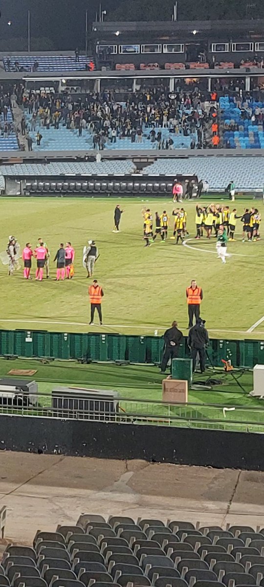NandoMartinez35's tweet photo. Se van a quedar con las ganas, una vez más. No van a poder.
Peñarol y corran perros!!! https://t.co/mbEK5P90pf