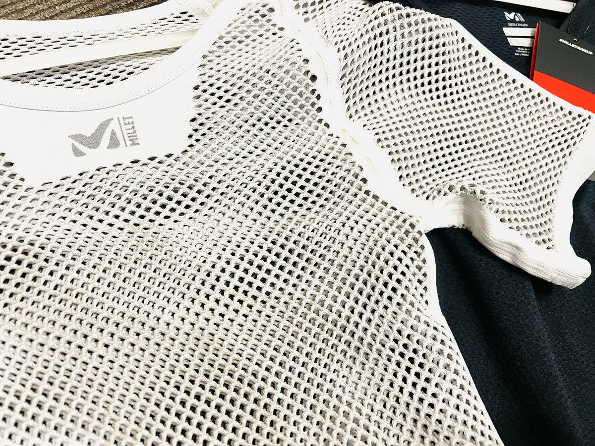 SkiProShopEBISU's tweet photo. 【MILLET】
DRYBAMIC MESHアンダーウェア👚
激しいトレーニングなど汗による不快感から解放されます。

ノースリーブタイプ:5,060円
ショートスリーブタイプ:5,830円

#millet 
#underwear 
#drynamic 
#drynamicmesh 
#ミレー 
#アンダーウェア 
#ドライナミック
#ドライナミックメッシュ 
#アミアミ https://t.co/baUoFCyJMD