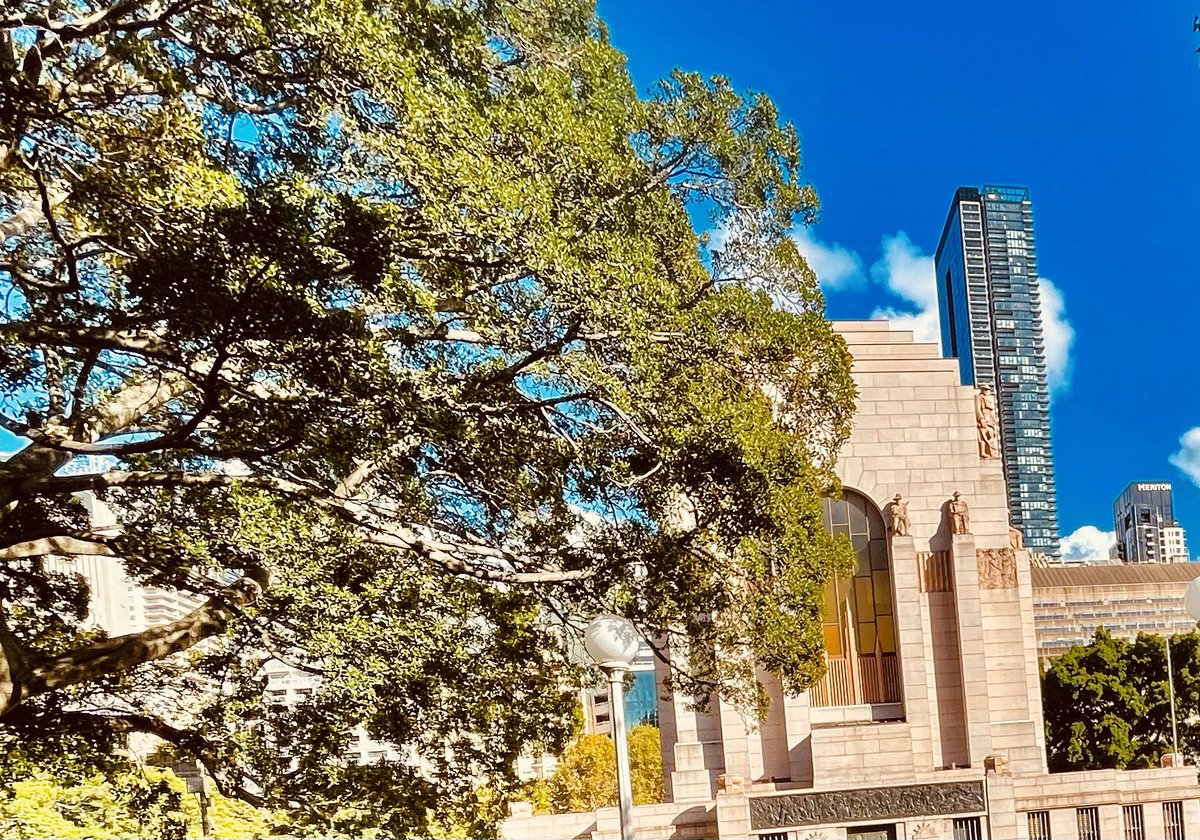 Gearing up for an exciting few days at Sarah Redfern High School, starting with a morning coffee in the sunshine in Hyde Park before SDD at the National Museum. #lovewhereyouwork <a href="/_iEndo/">Karen Endicott</a> <a href="/k_rigas/">Kay Rigas</a> <a href="/SarahRedfernHS/">Sarah Redfern High School</a>