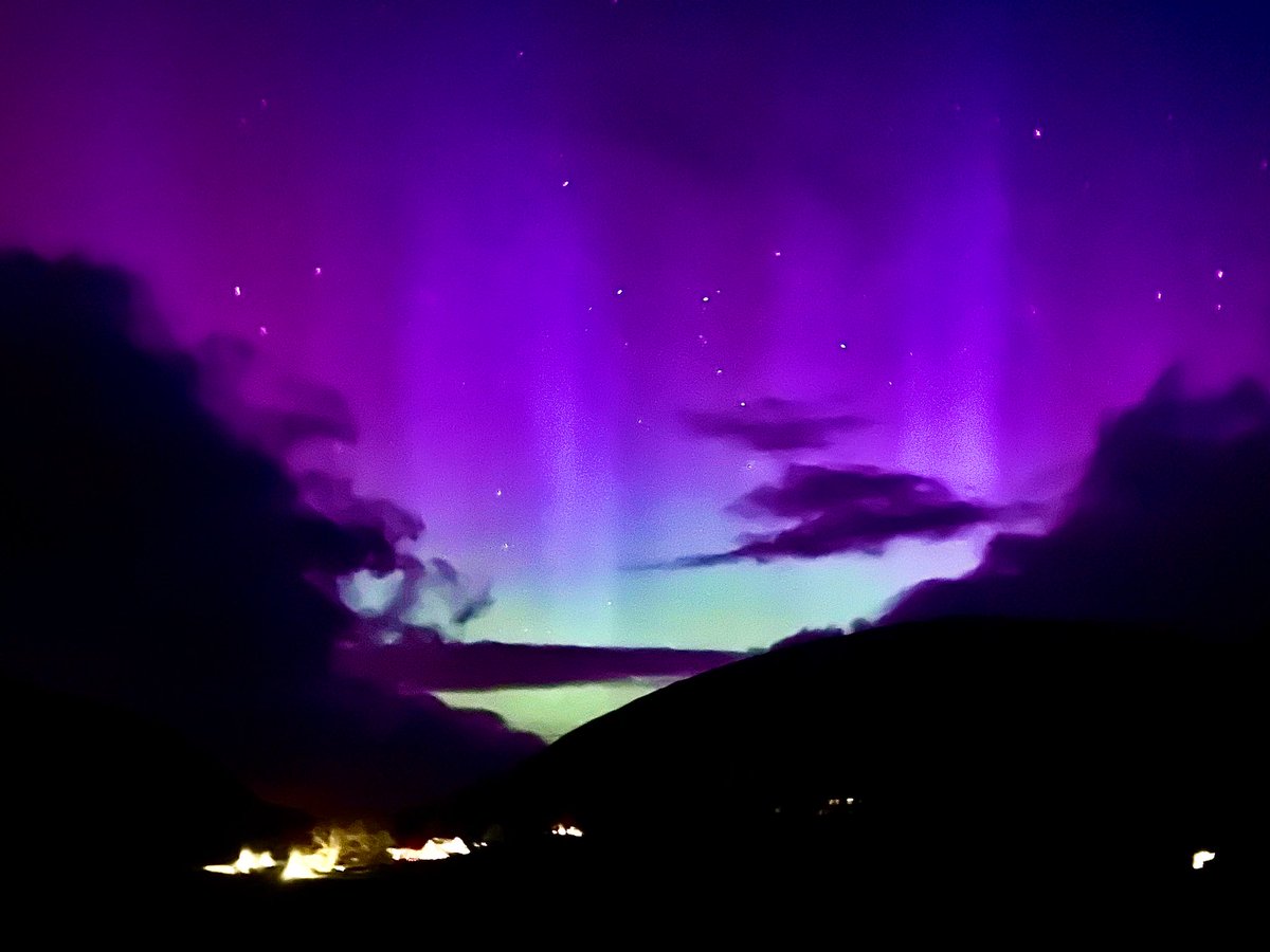 faerymere's tweet photo. Just south of #Dunmail with light pillars 

#AuroraBorealis #Grasmere #Magic
#LakeDistrict #LoveUKWeather #NorthernLights @StormHour @ThePhotoHour @Ross_Hutchinson @gazettenewsdesk https://t.co/c9qmaLZYBd
