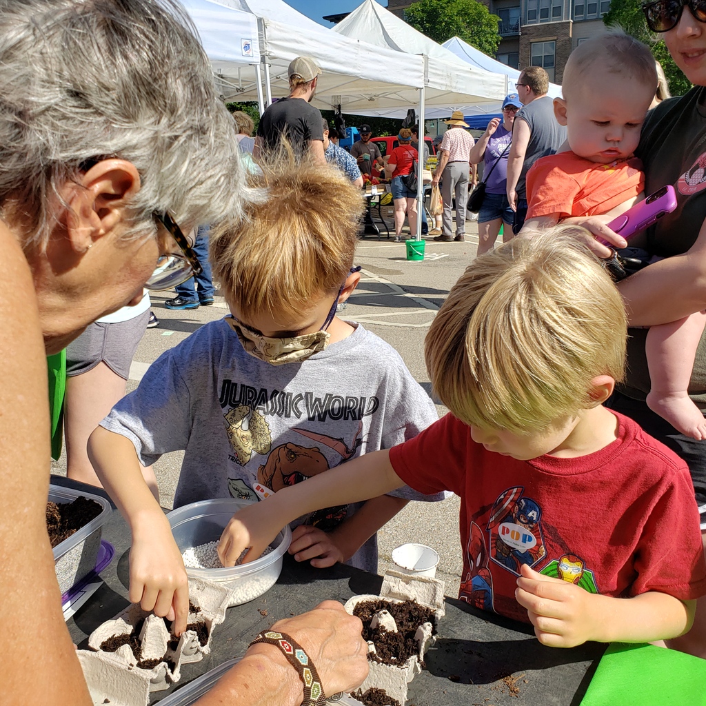 KScienceFest's tweet photo. Stop by the Power of Produce's festival booth to learn more about locally grown fruits and vegetables! #2023KSF #ScienceKS #DowntownMHK https://t.co/9taQFdLxBI