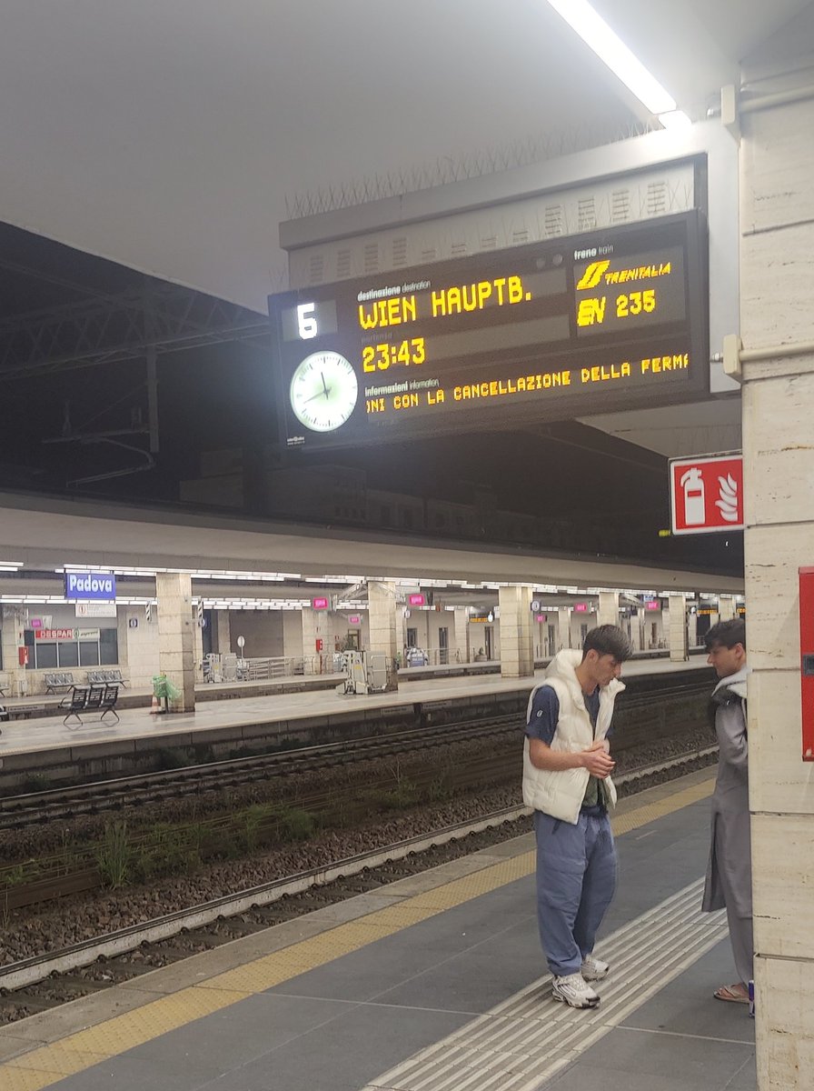 ale_leonardi's tweet photo. Not as glamorous as others, but I'm on my #traintoEGU too! https://t.co/zikImYYpqe
