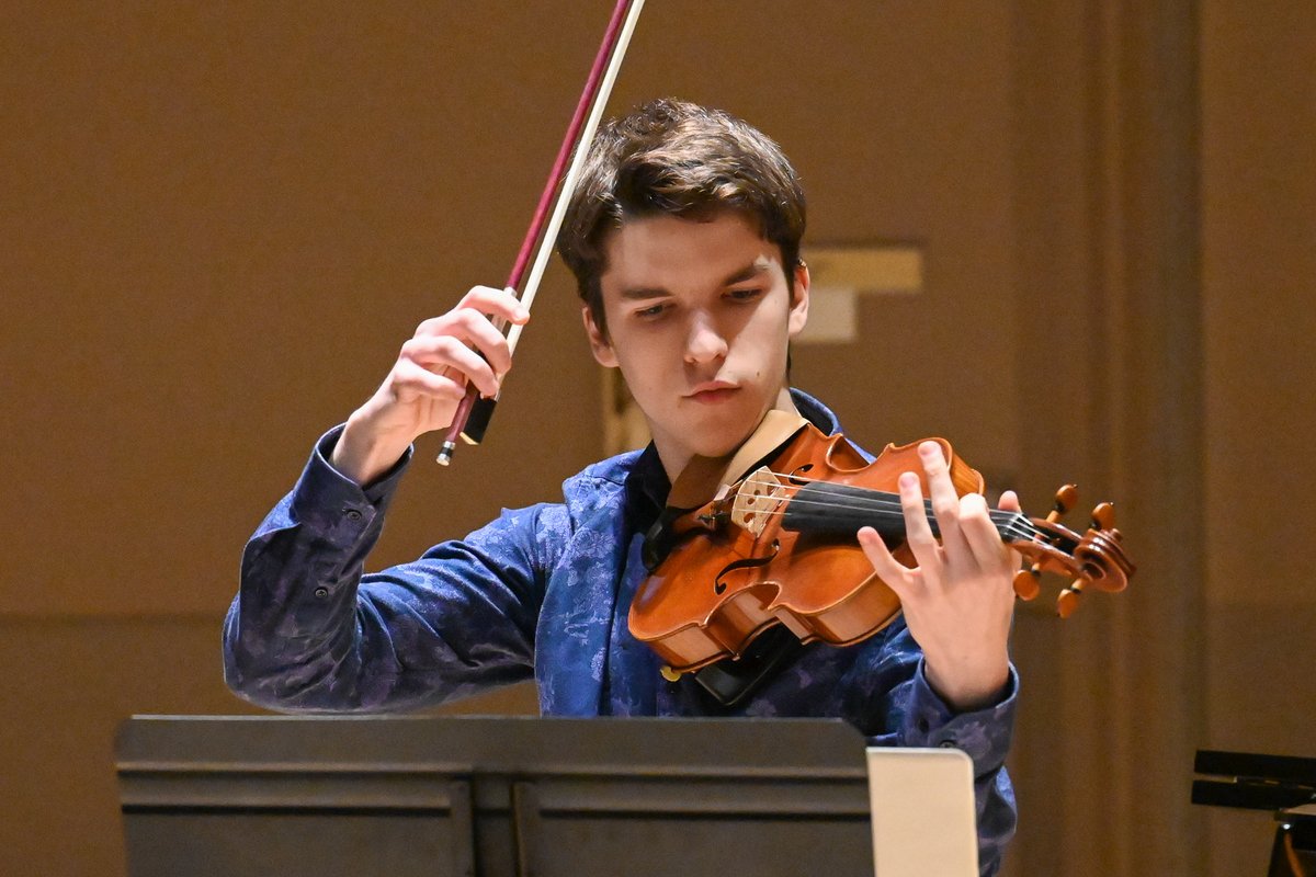 Justin Saulnier, violin

🏆 2023 NAC Orchestra Bursary Prize ($7,000) 

📸 Fred Cattroll | #NACOBursary