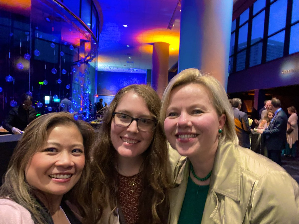 aiee_antonio's tweet photo. With our President Elect @nsanar. #womeninneurology @AANmember #AANAM @TRAndersonMD @WNGtweets @mhgr_neurores https://t.co/hwLEJ93fgd