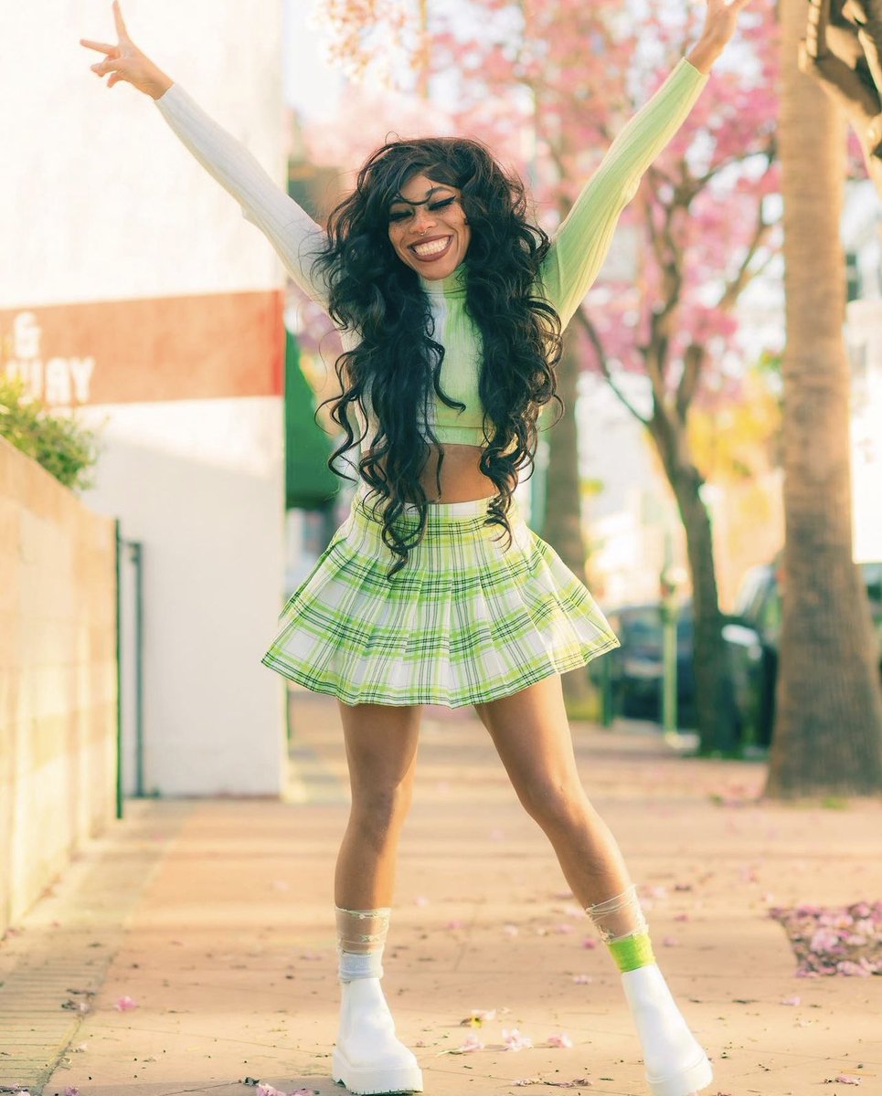 Kieraplease's tweet photo. quote this with photos from a photoshoot where you look cute https://t.co/gAKxE3ie0l