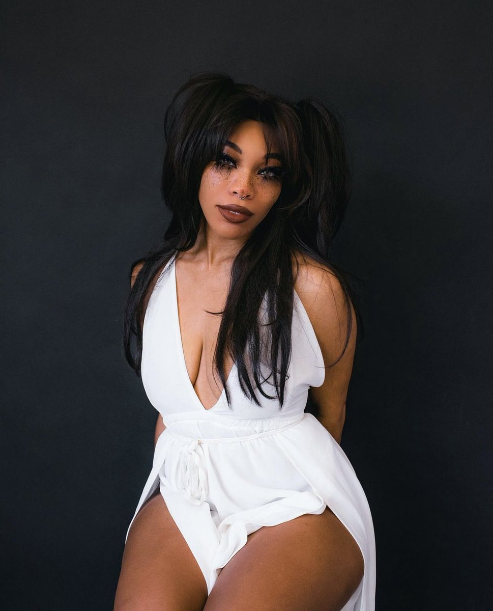 Kieraplease's tweet photo. quote this with photos from a photoshoot where you look cute https://t.co/gAKxE3ie0l