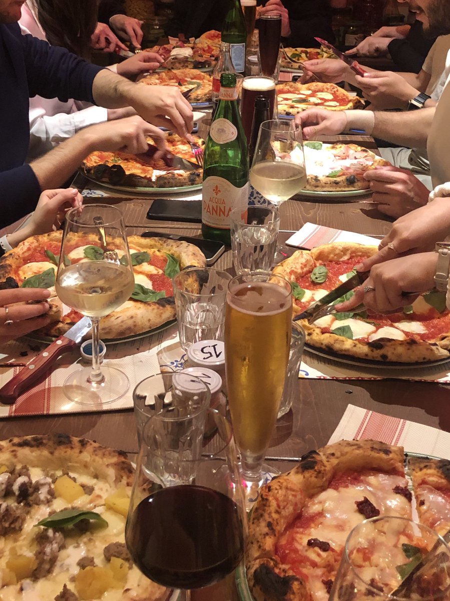 ミラノ生活420日目
今日でサローネは終了です😭💕最終日はみんなでPIZZIUMに行ってピザを食べました😋最高な1週間でした😉✨