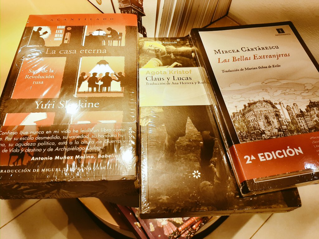En el #DiaMundialdelLibro adquirí estos tres libros.😍😍😍