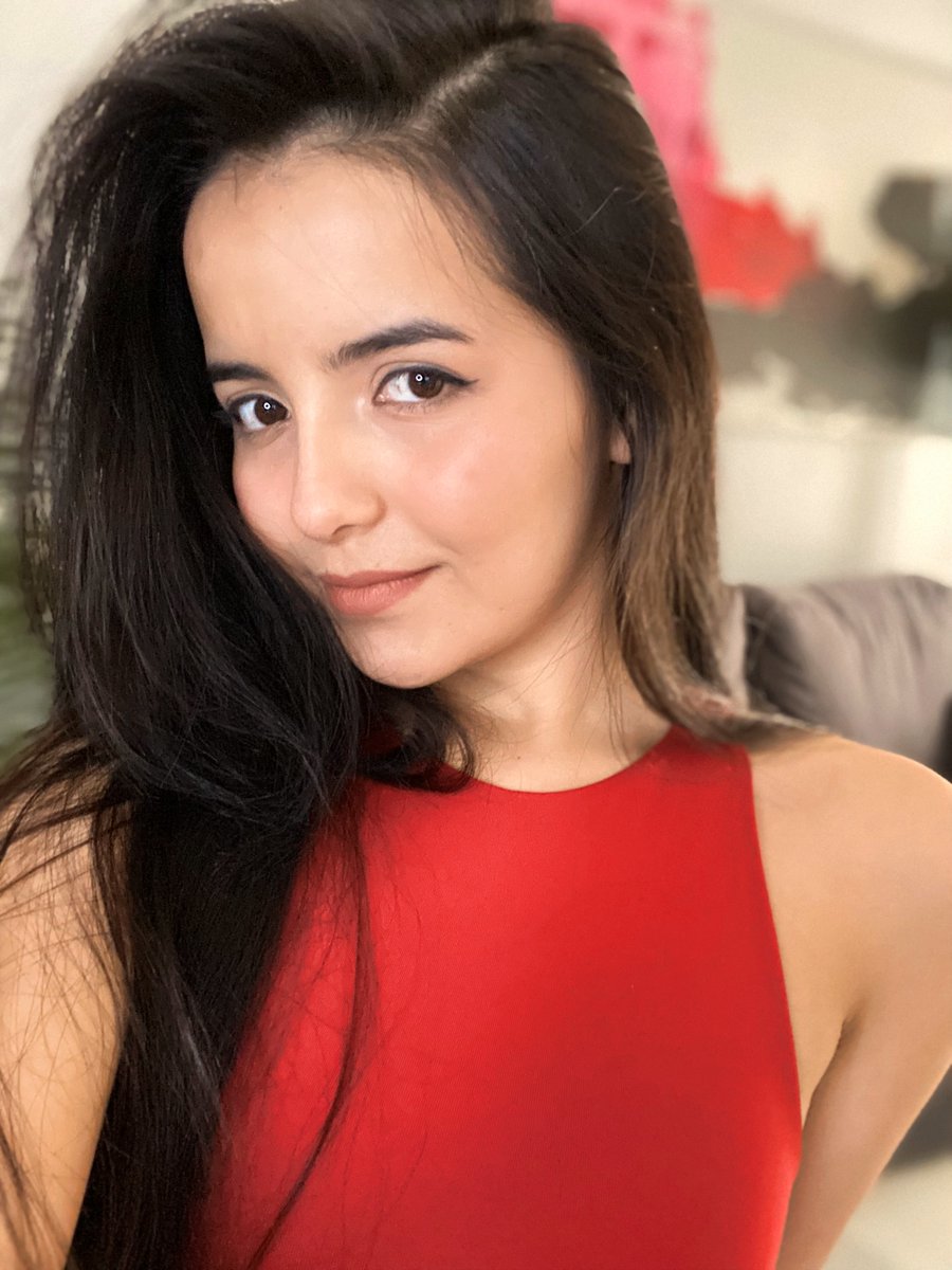 Raychell_Black's tweet photo. Hope you have a wonderful start of the week!!!
Kissesssss

#onlyfansbabe #babeface #smilingfriends https://t.co/mMK9f6Kp2F