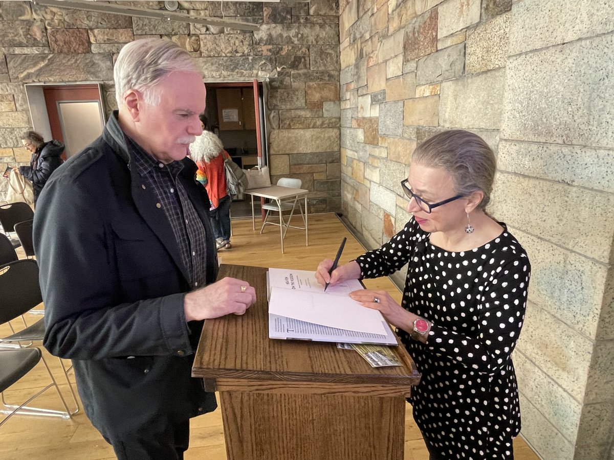 s_azzarone's tweet photo. THANK YOU ⁦@RiversideParkNY⁩ for the opportunity to do a presentation, reading and signing for my #book, #HeavenontheHudson this weekend! #riversidepark #riversidedrive #upperwestside #nychistory #nycarchitecture https://t.co/9kjFzrxV54