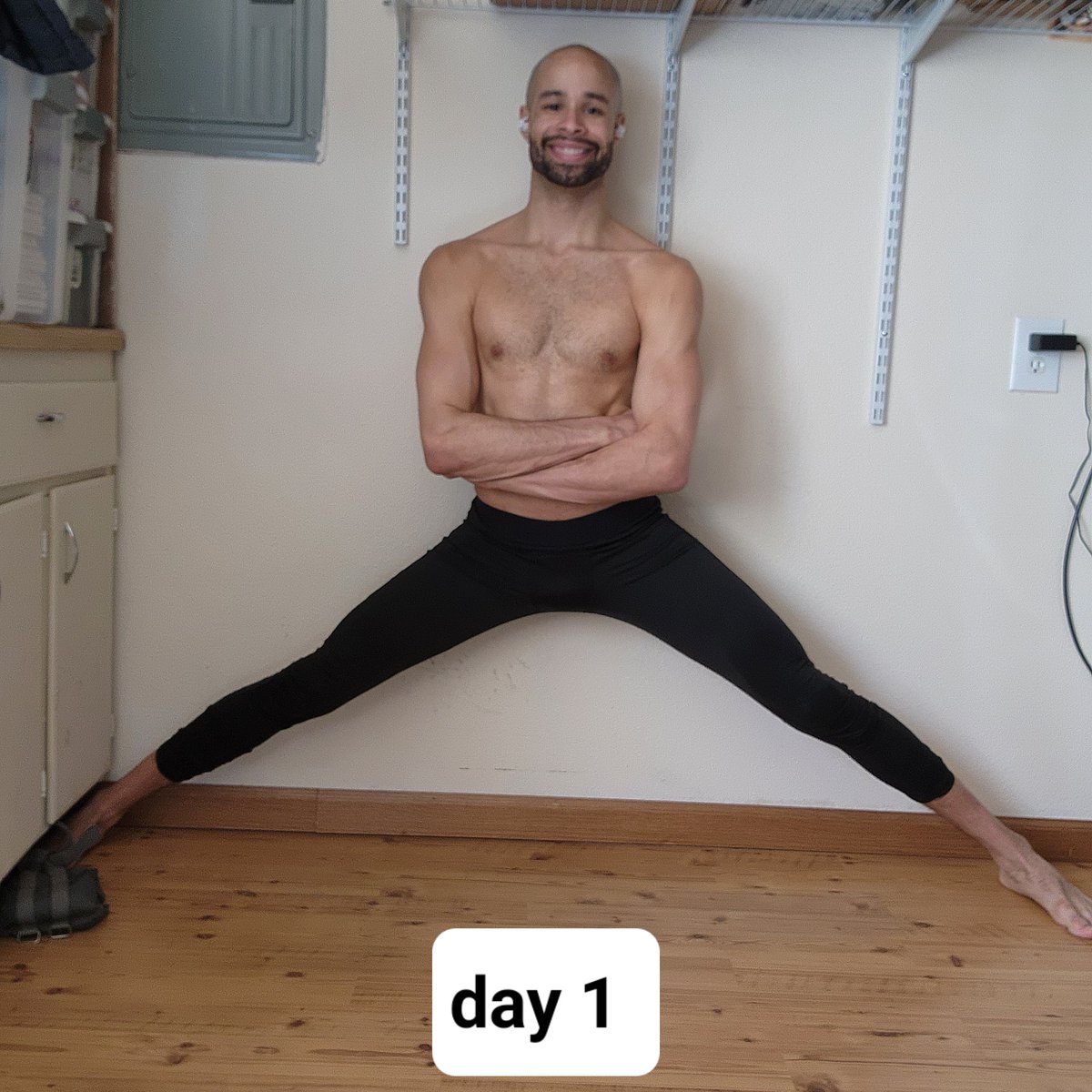 urstraighteight's tweet photo. I've decided to finally dedicate myself to doing the splits, and I'm going to take you on the journey with me. Welcome to day 1!

#stretching #flexibility #splits #splitsprogress #splitsjourney #splitschallenge #yogaeverydamnday #yogalife #yogainspiration #yogaeverywhere https://t.co/WpyNLZEJCt